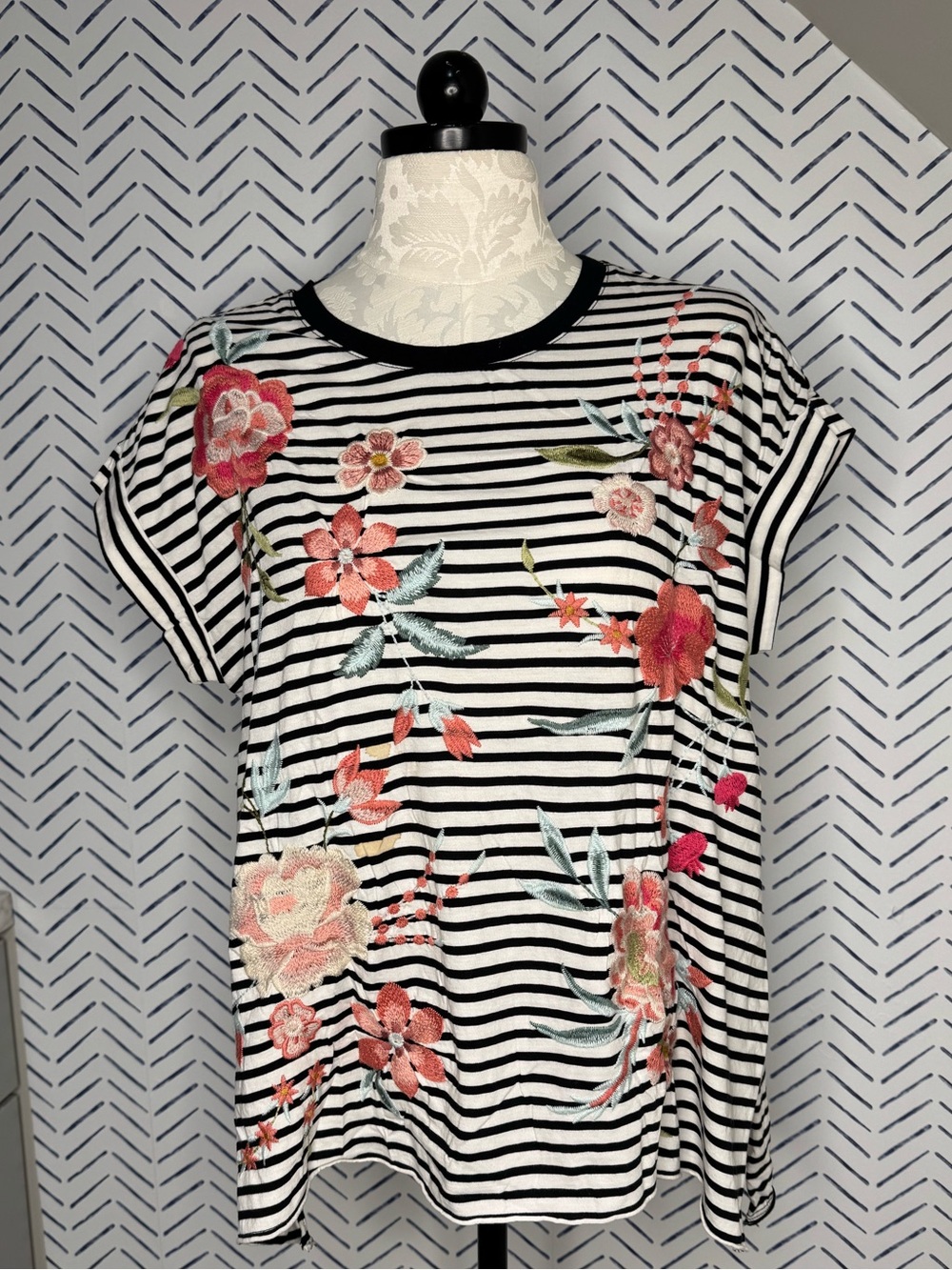 Johnny Was Los Angeles Joya Relaxed striped Floral Embroidered Tee medium - Picture 1 of 6